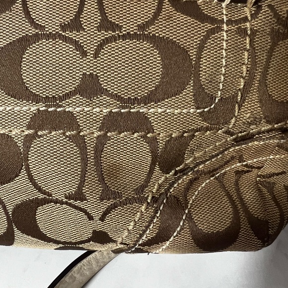 GUC Coach Beige Crossbody - Picture 12 of 12